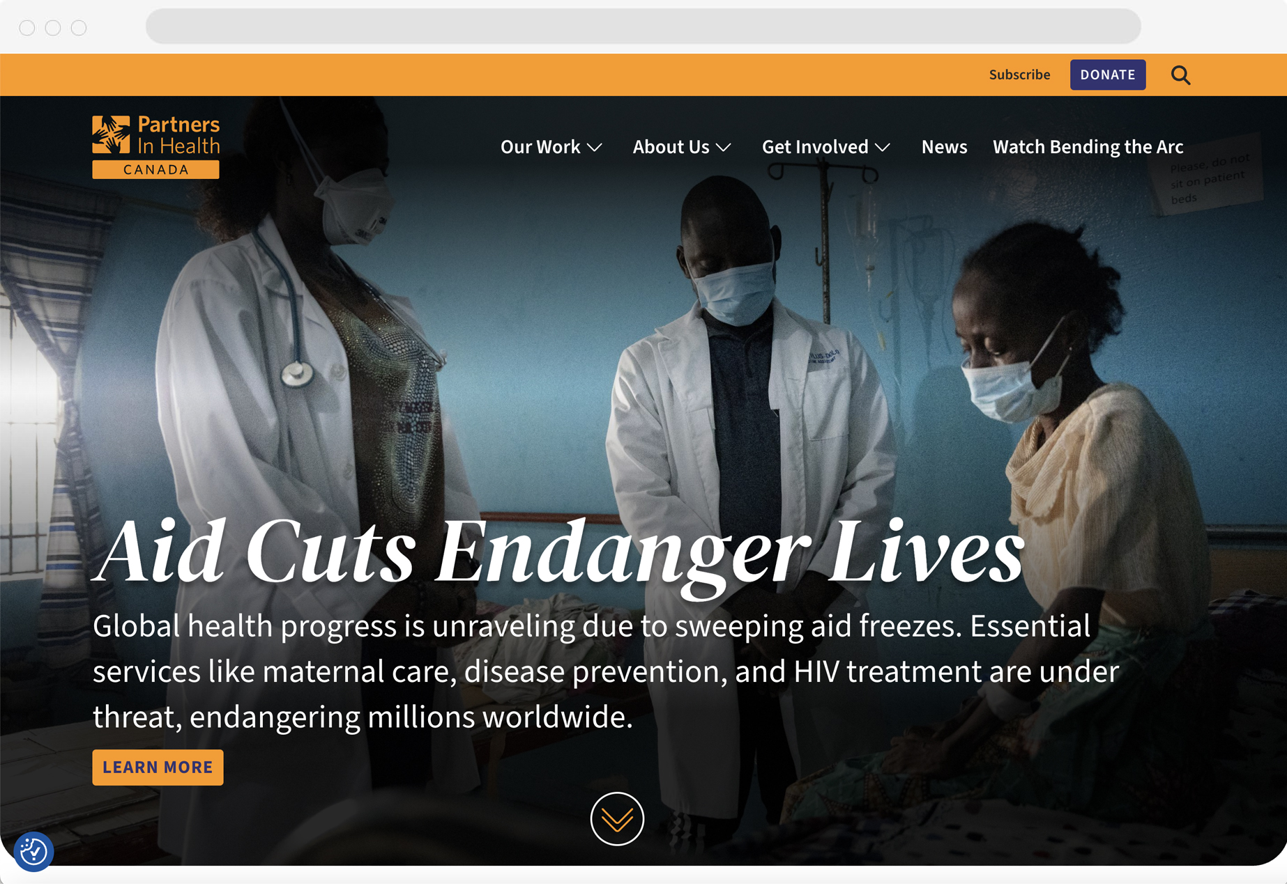 Homepage of Partners in Health Canada that features a photo of doctors wearing masks talking with one another.